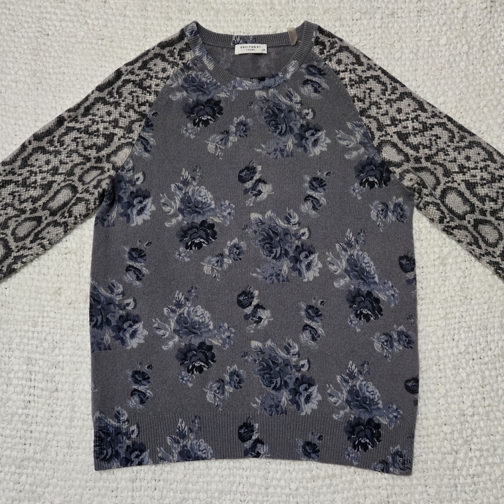 EQUIPMENT FEMME 100% Cashmere Gray Blue Floral Sweater Snake Print Sleeves Large - Picture 7 of 16